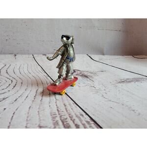 Hudson Pewter Hawaiian Puppy Hound Dog Skateboard Diorama Miniature Art Figurine
